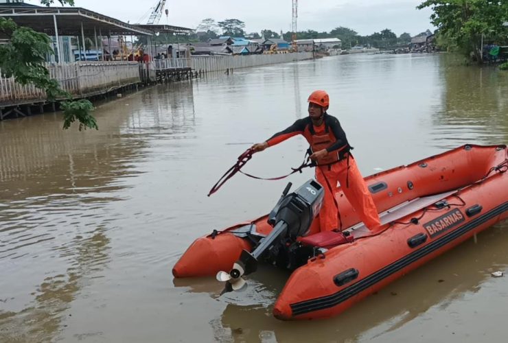 (Tim SAR saat melakukan pencarian terhadap korban yang melompat ke SKM/Ist)