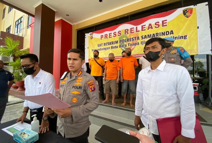 (Foto: Polresta Samarinda saat menggelar konfrensi pers pengungkapan kasus Illegal Mining/Ist)