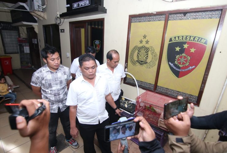 (Foto: Satreskrim Polresta Balikpapan saat mengamankan kedua pelaku/Ist)