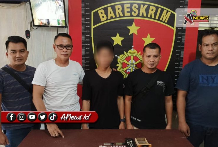 (Foto: Pelaku yang kini telah diamankan di Polsek Sangkulirang guna pemeriksaan lebih lanjut/Ist)