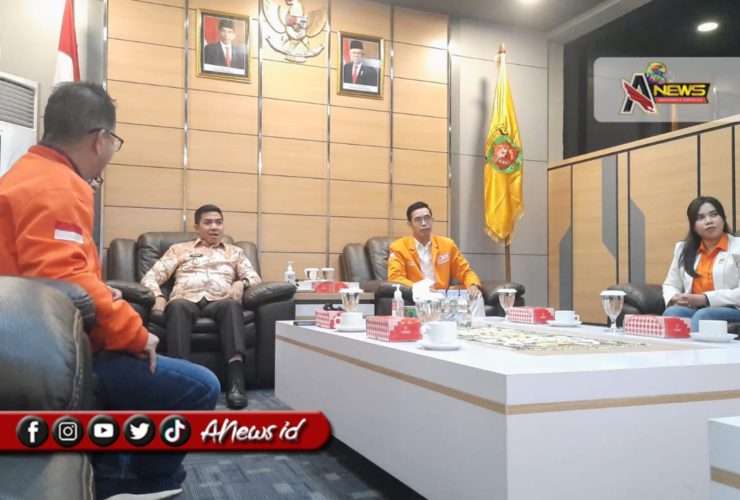 (Foto: Walikota Samarinda, Andi Harun saat menyambut baik kedatangan Exco Partai Buruh Kota Samarinda/Ist)