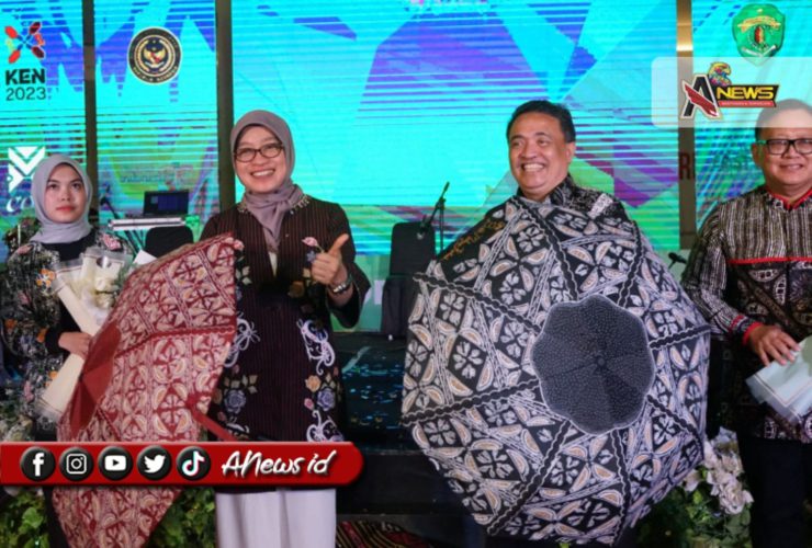 (Foto: Sekda Provinsi Kaltim, Sri Wahyuni, saat didampingi Kepala Dinas Pariwisata Kaltim, Achmad Hermawan/doc Kominfo Kaltim)