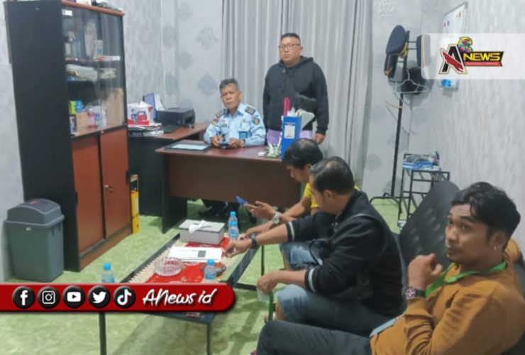 (Foto:Lapas Narkotika Samarinda, bersama jajaran Satreskoba Polresta Samarinda saat mengungkapkan peredaran ganja/Ist)
