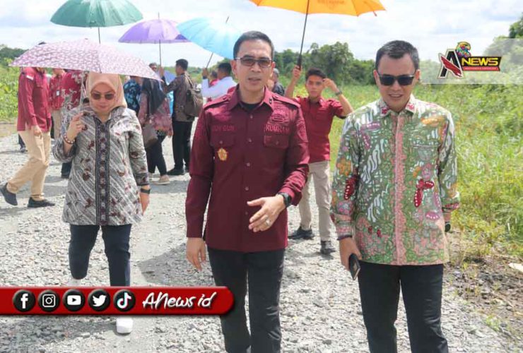 : Deputi Kelembagaan dan Tatalaksanaan Kementerian Pertahanan (Kemenpan) RB, Nani Nurwati saat meninjau lahan yang dihibahkan Pemprov Kaltara.