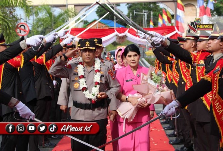Tiba di Mapolda Kaltara, Irjen Pol. Hary Sudwijanto Disambut Pedang Pora
