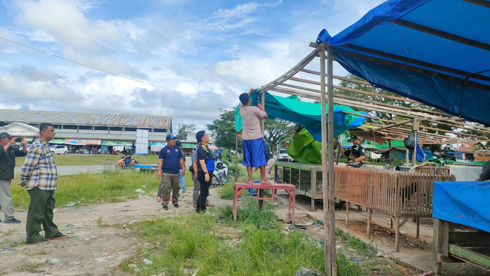 Lapak Ayam Kampung di Pasar Induk Bulungan Dibongkar Paksa, Pedagang Keluhkan Tak Ada Tempat Relokasi
